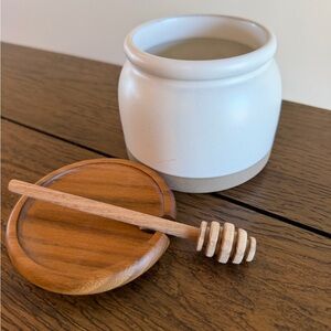 Hearth & Hand Magnolia Honey Pot Jar Stoneware Cellar Acacia Wood Dipper and Lid